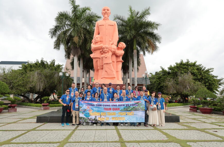 Chi bộ Trung tâm Cung ứng dịch vụ công phường Xuân Hòa với hành trình về nguồn tại Khu di tích Trường Dục Thanh