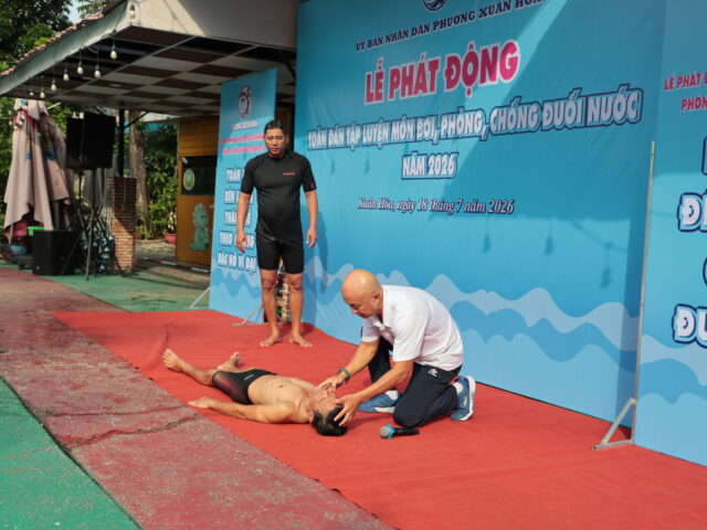 Phường Xuân Hòa phát động phong trào toàn dân tập luyện môn bơi, phòng, chống đuối nước