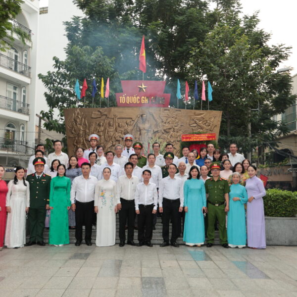 Phường Xuân Hòa dâng hương tưởng nhớ các anh hùng liệt sĩ nhân kỷ niệm 79 năm Ngày Thương binh Liệt sĩ