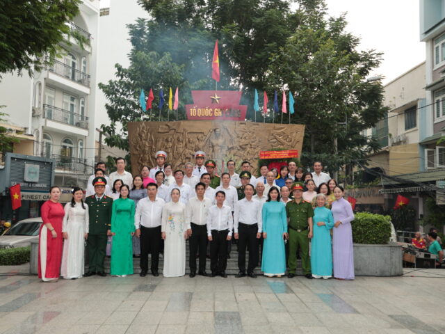 Phường Xuân Hòa dâng hương tưởng nhớ các anh hùng liệt sĩ nhân kỷ niệm 79 năm Ngày Thương binh Liệt sĩ