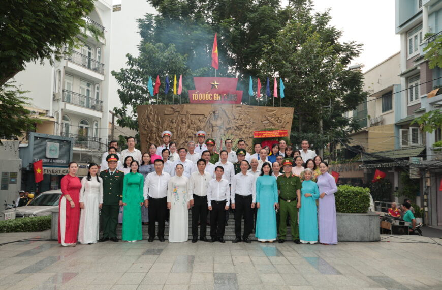 Phường Xuân Hòa dâng hương tưởng nhớ các anh hùng liệt sĩ nhân kỷ niệm 79 năm Ngày Thương binh Liệt sĩ